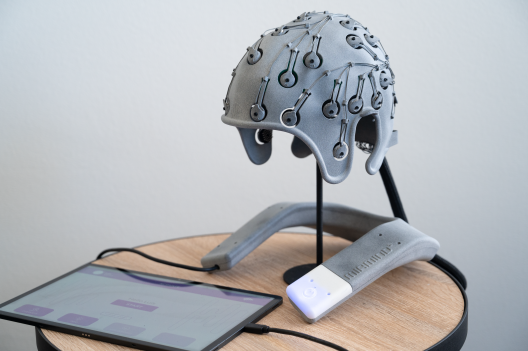 tACS-EEG System custom made, based on patient personal anatomy